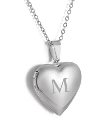¡NUEVO PRODUCTO! Collar Relicario de CORAZÓN con  INICIAL  y tus  fotos