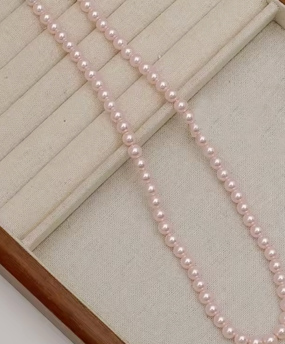 Relicario collar  de perlas rosas con dije especial ovalado
