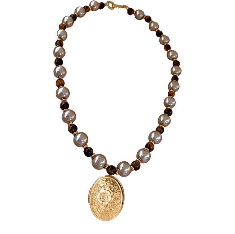 Relicario collar  de perlas marrón con diseño especial