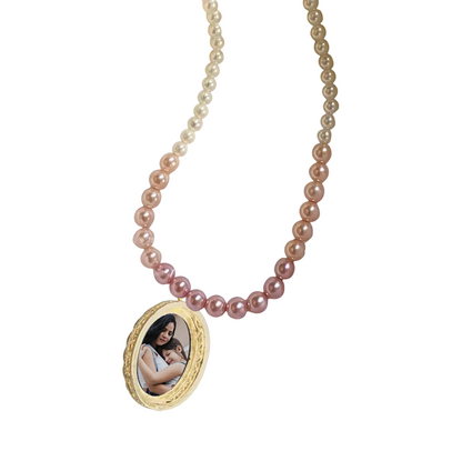 Collar relicario de perlas degrado en rosa con camafeo y foto